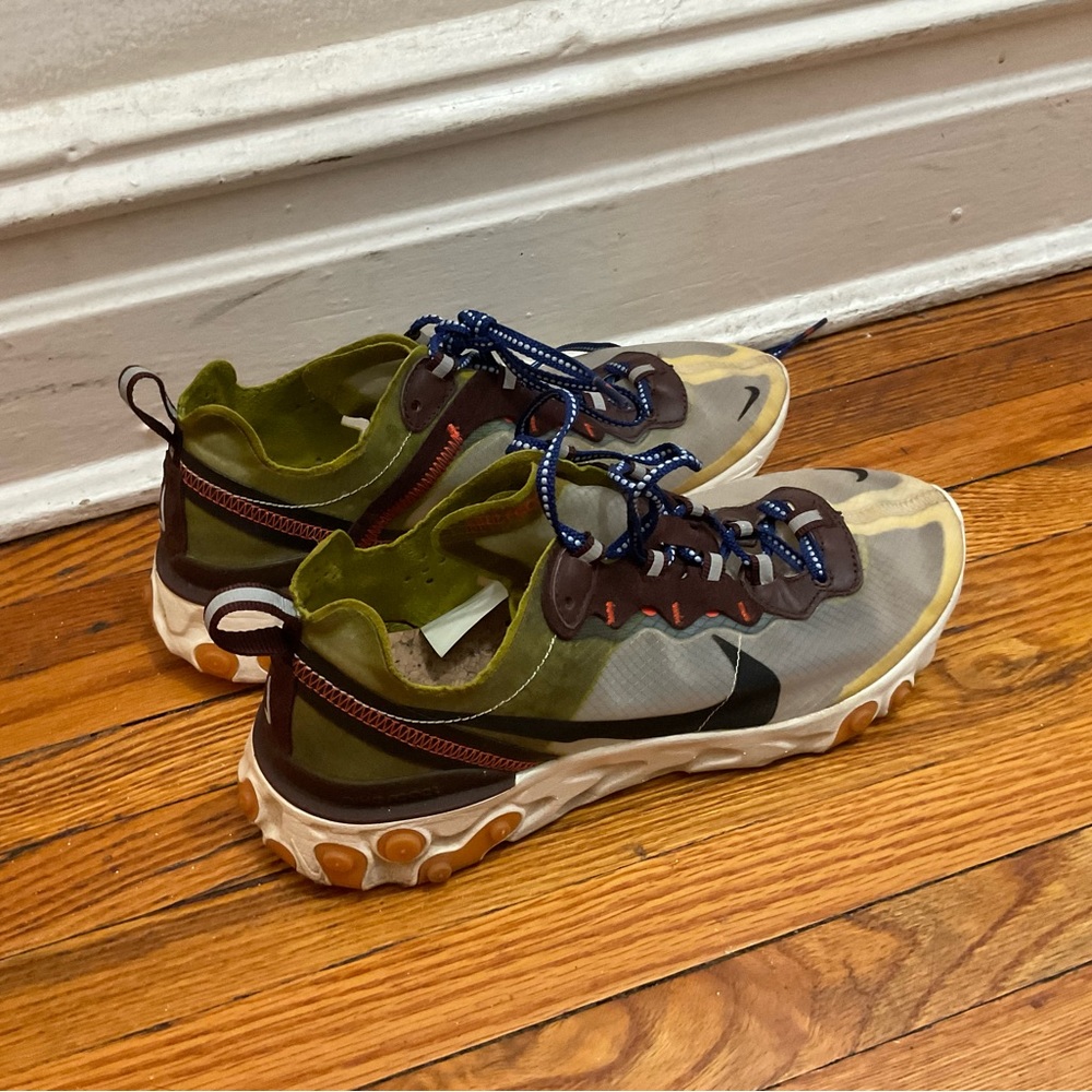 Nike react sneaker. - Picture 2 of 3